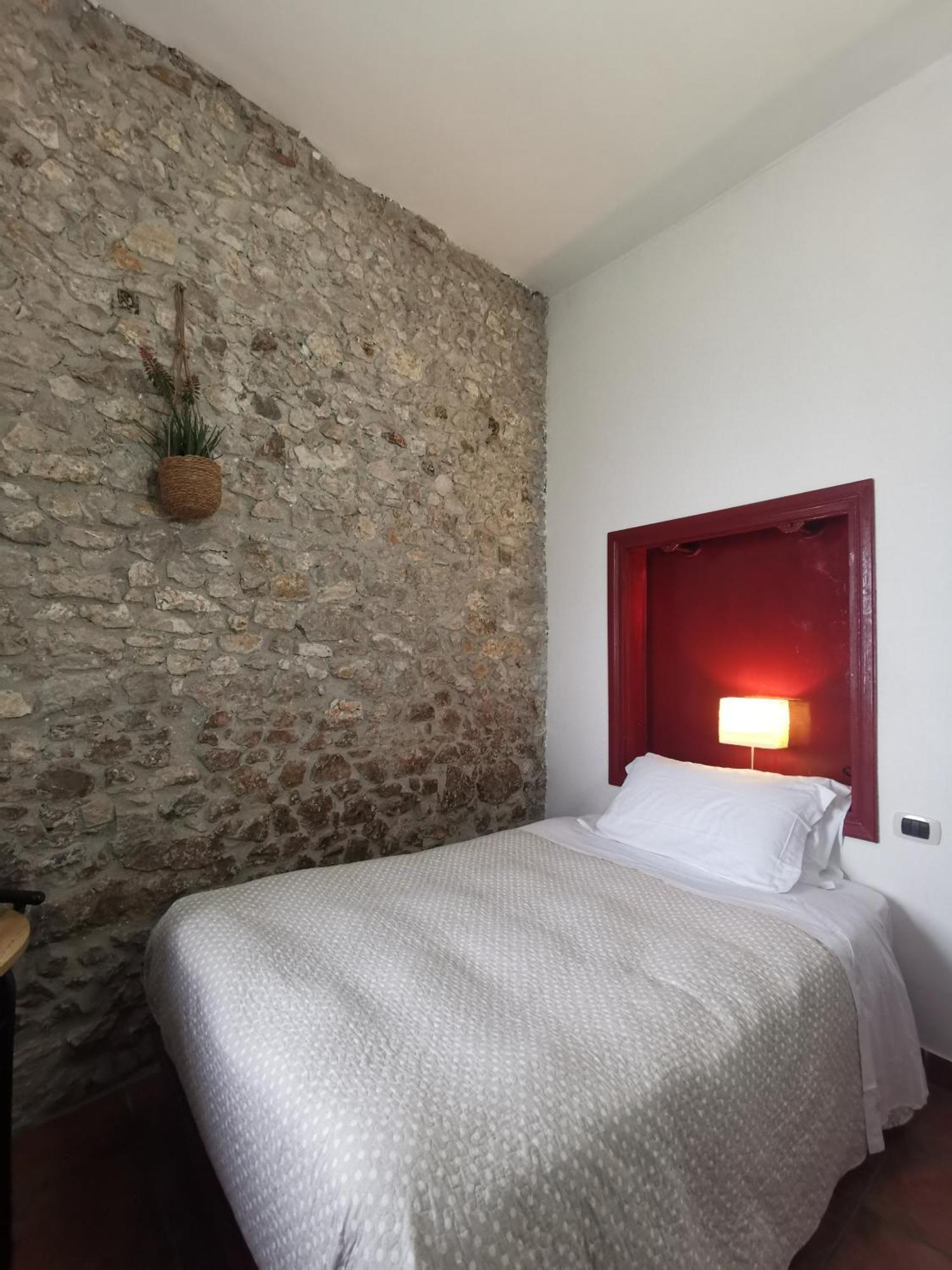 Rocca Massima Locanda Dell'Arcangelo الغرفة الصورة